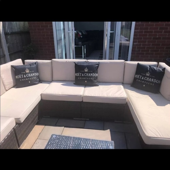 Moet & CHANDON 16” PILLOWCASE SET OF 2 - Picture 9 of 12